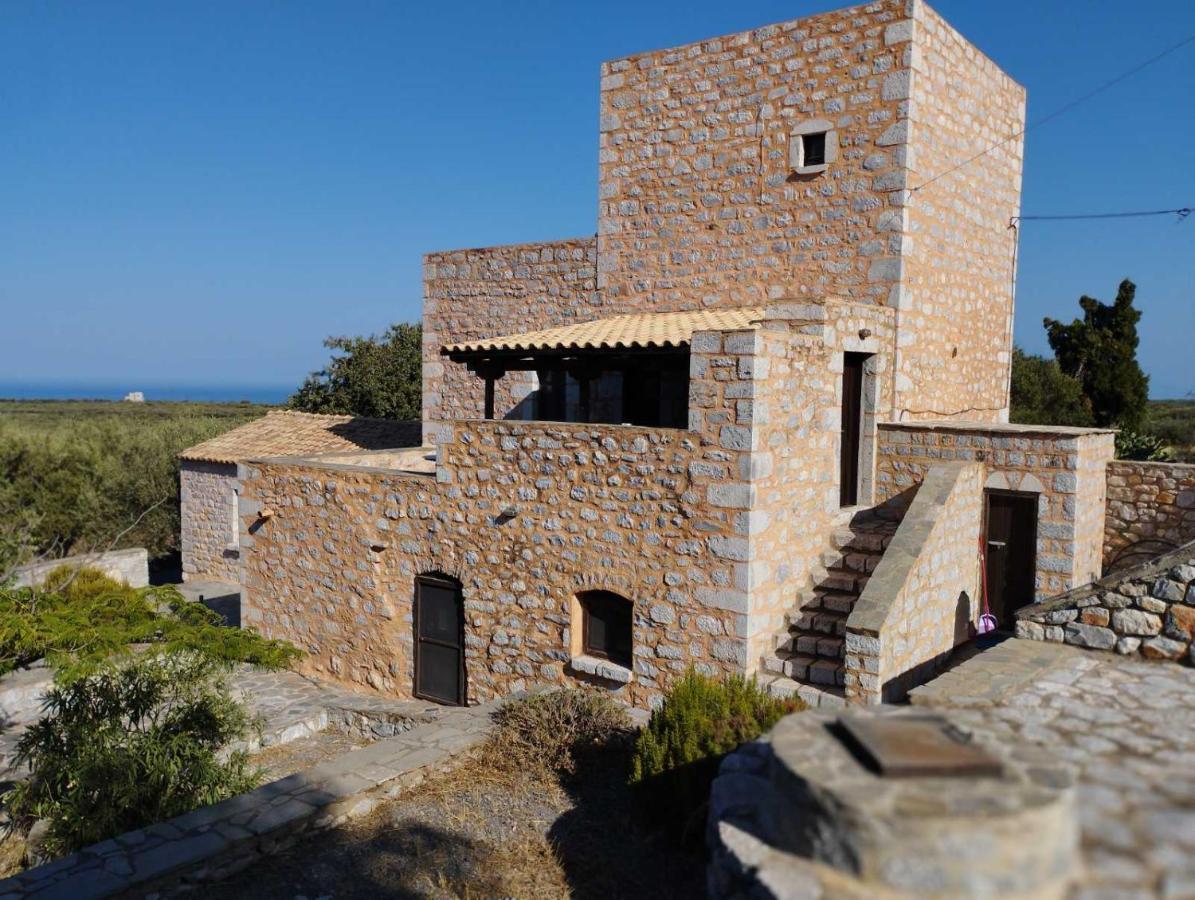 LefkiasThe Two Carob Trees, Traditional Stonehouse, Nikandri, Pirgos Dirosアパートメント エクステリア 写真