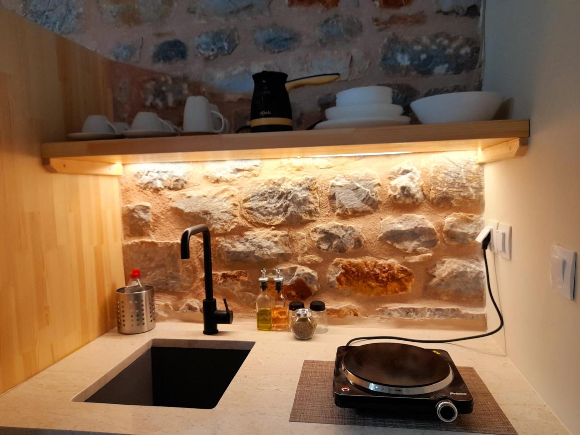 LefkiasThe Two Carob Trees, Traditional Stonehouse, Nikandri, Pirgos Dirosアパートメント エクステリア 写真
