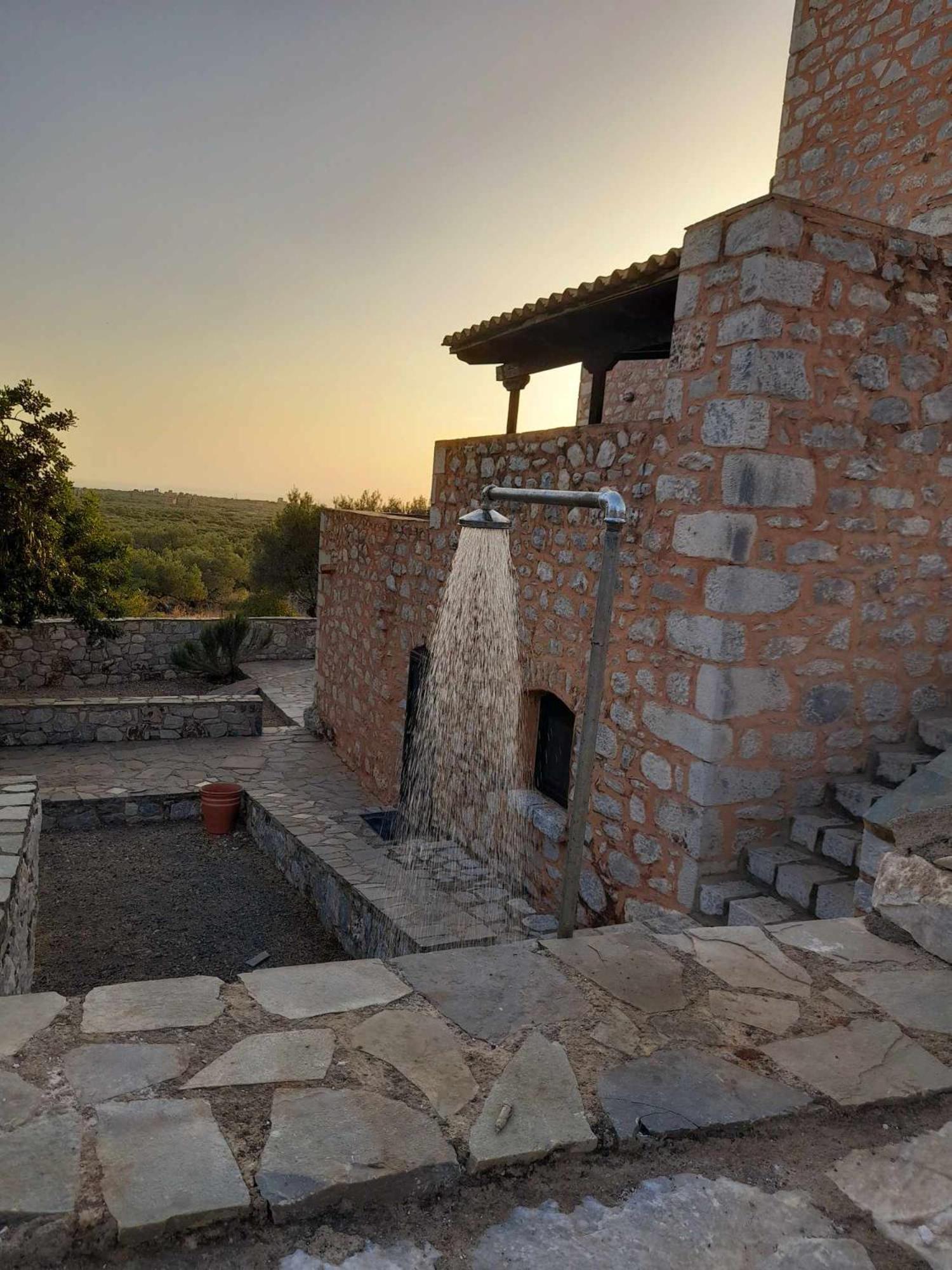 LefkiasThe Two Carob Trees, Traditional Stonehouse, Nikandri, Pirgos Dirosアパートメント エクステリア 写真